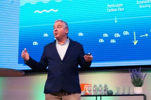 Marcel Levi aan het spreken op het Civil Power congres