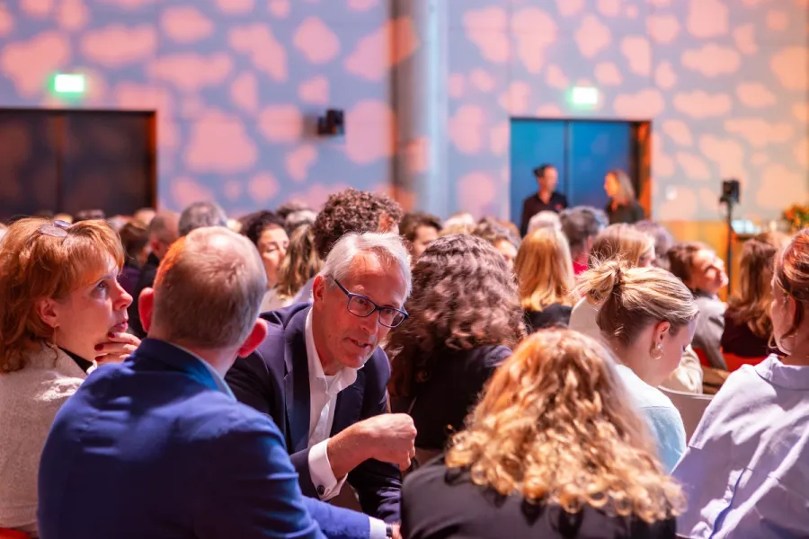 Deelnemers in gesprek tijdens Civil Power