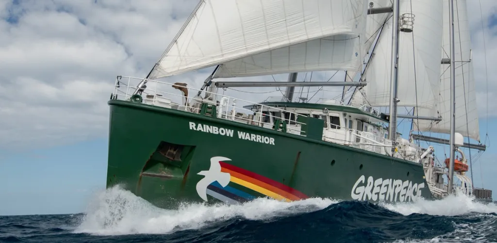 Foto van het Greenpaece schip the Rainbow warrior