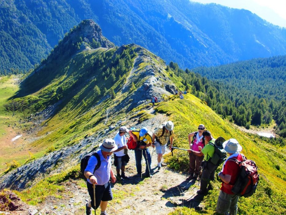 9 Ways to Meet Other Backpackers · Love the Backcountry