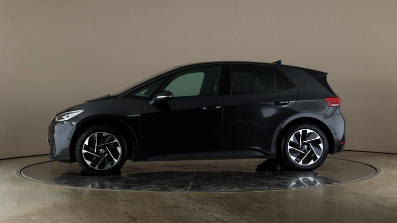  image of the Volkswagen ID.3 in a side angle manganese grey 