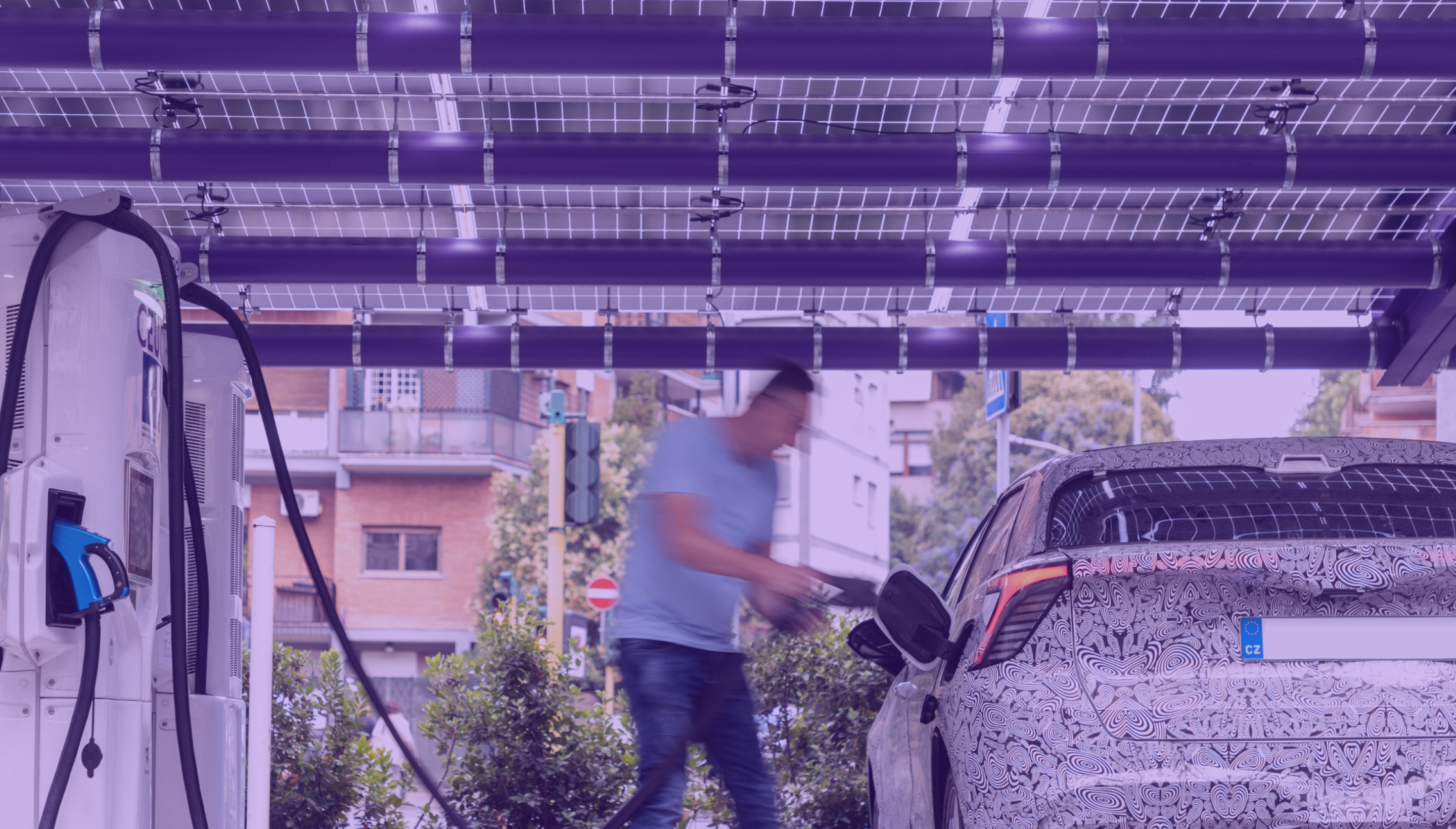 Charging Electric Cars With Solar Panels | Octopus EV