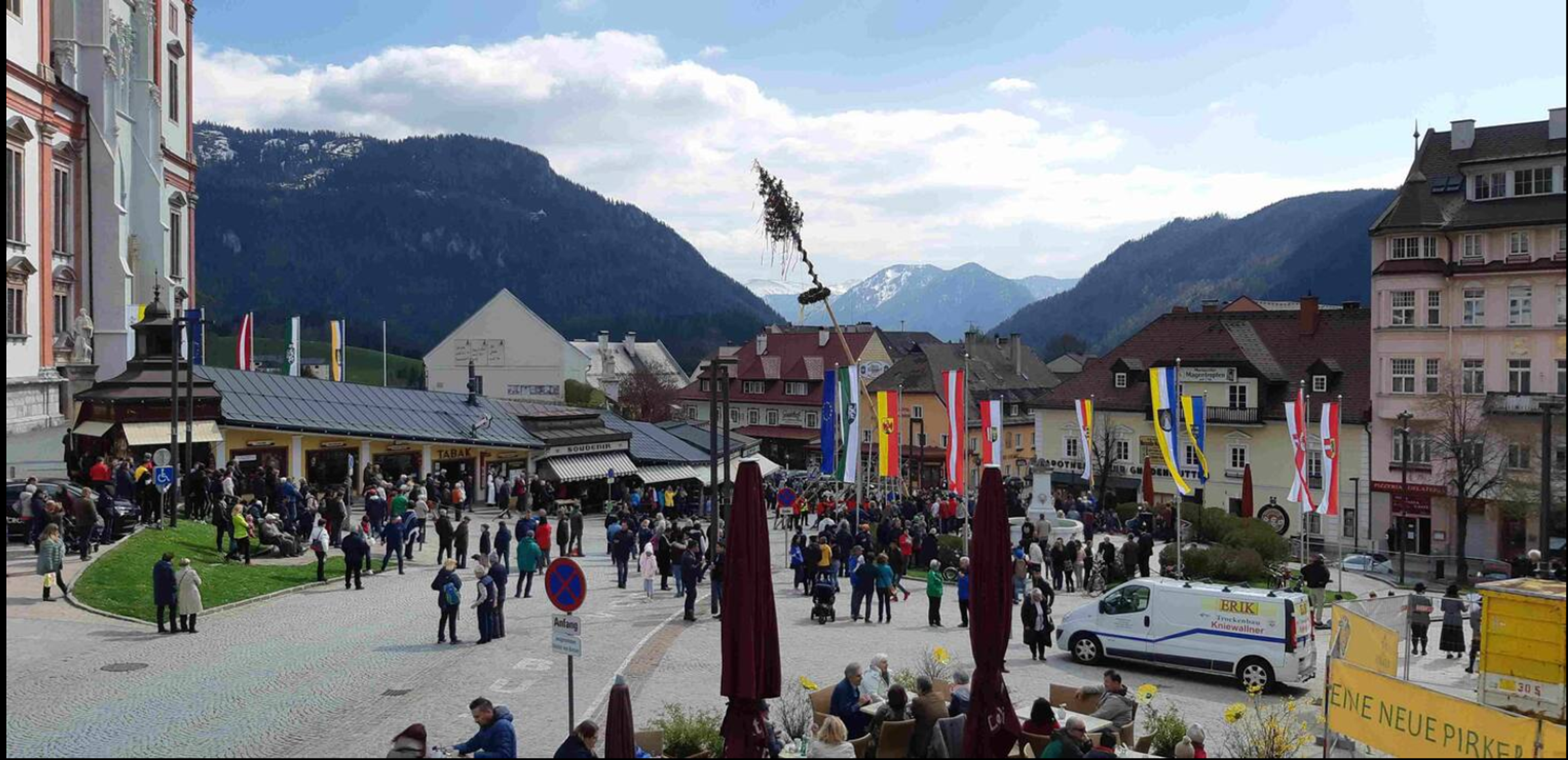 Tradition - Maibaum aufstellen