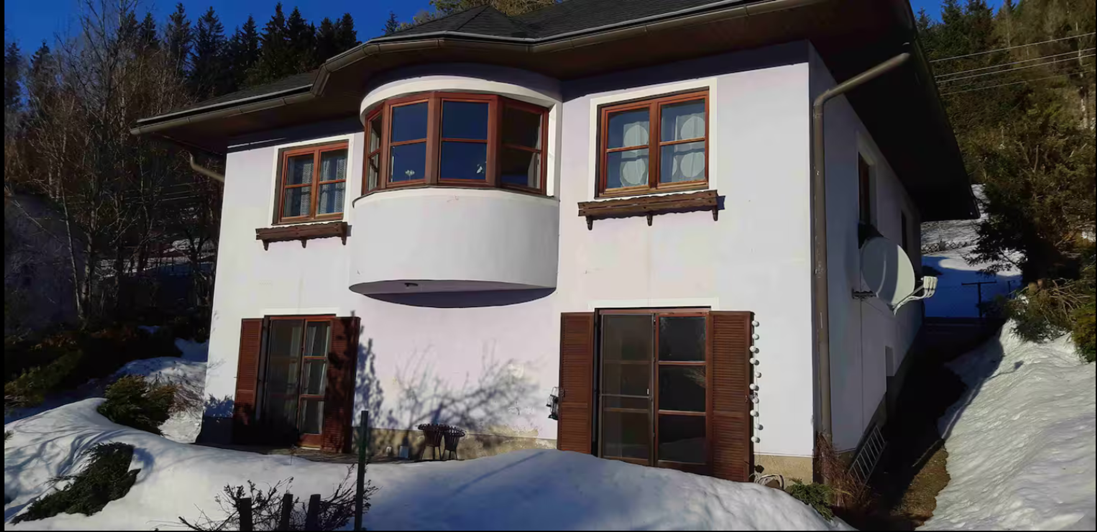 Hausfront - vermietet EG mit direktem Terrassenzugang