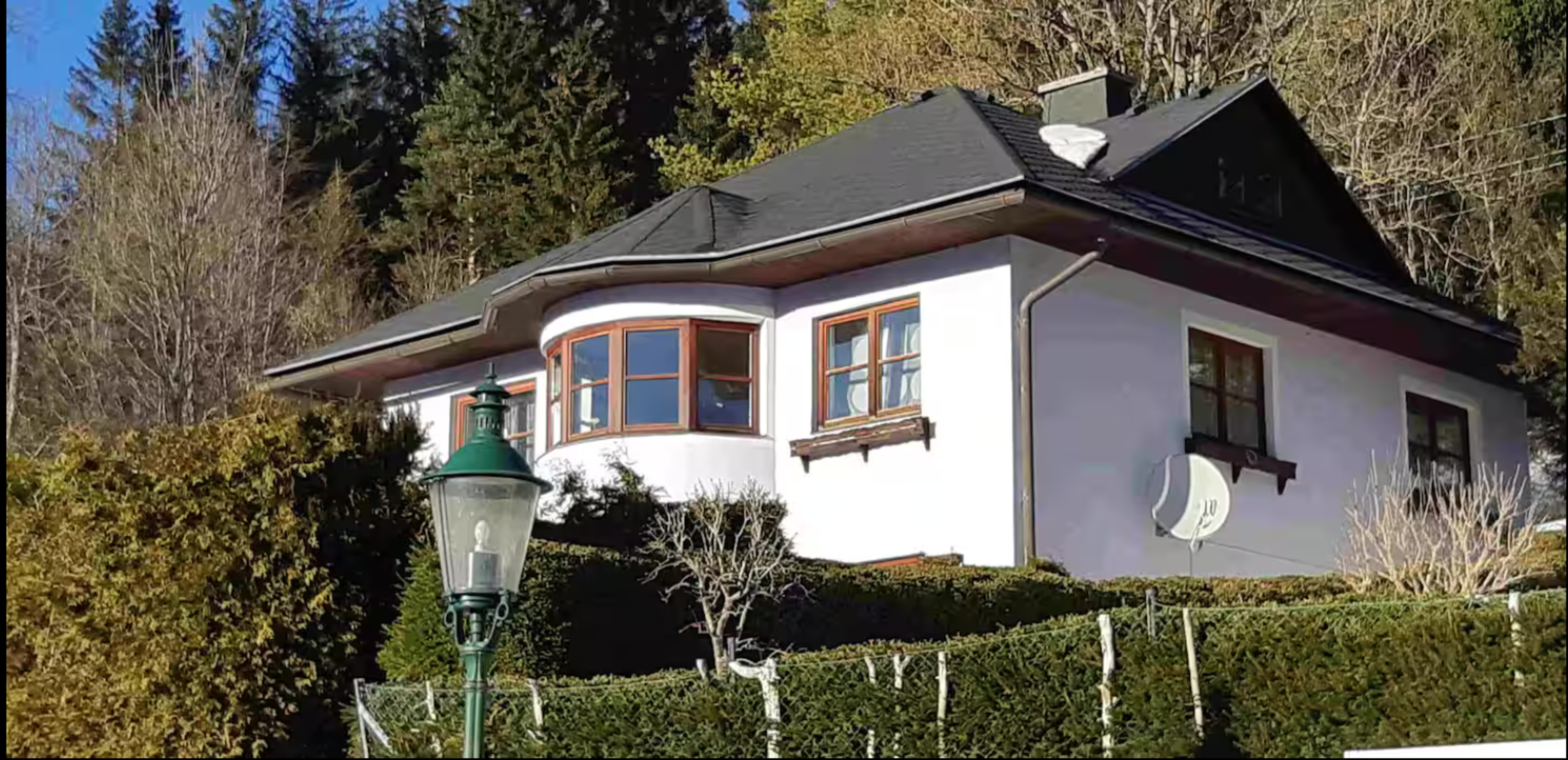 Hausansicht (vermietet wird Erdgeschoss, mit direktem Ausgang auf die Terrasse)