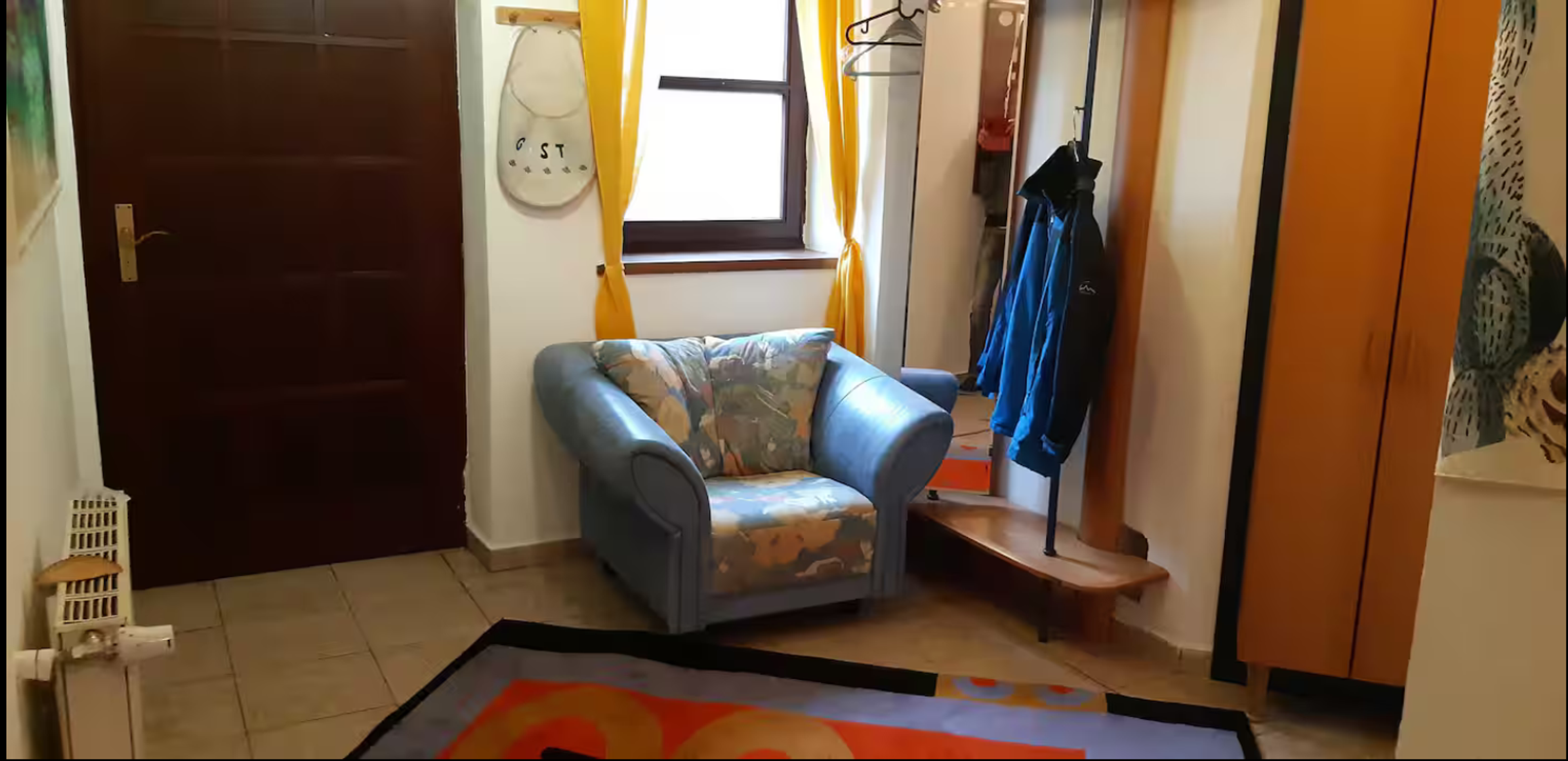 Eingangsbereich mit Garderobe