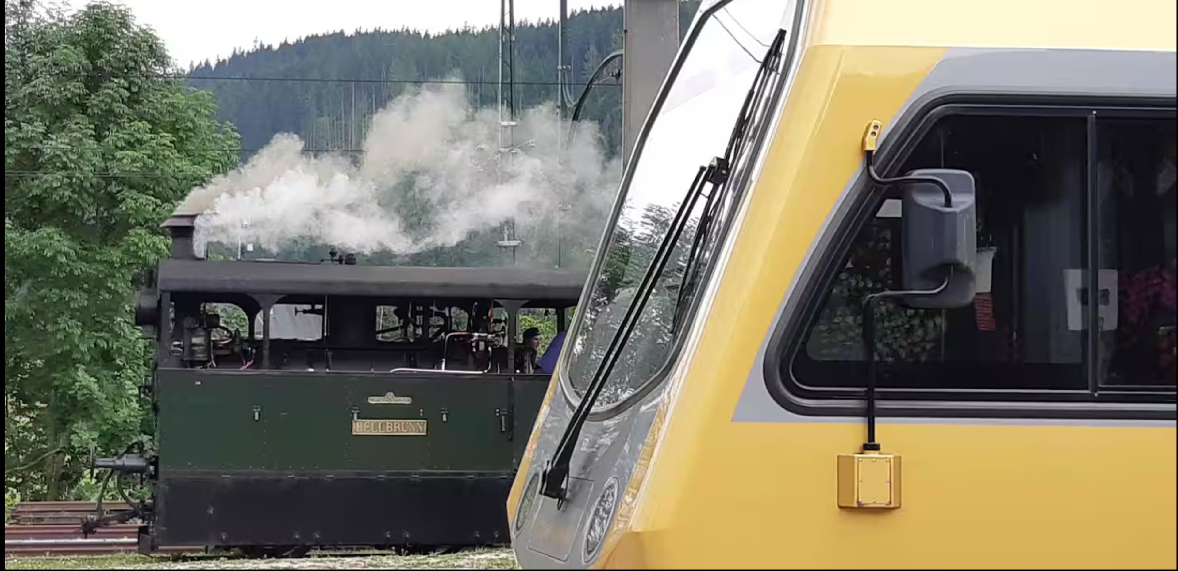 Mariazellerbahn und Museumstramway am Bahnhof Mariazell