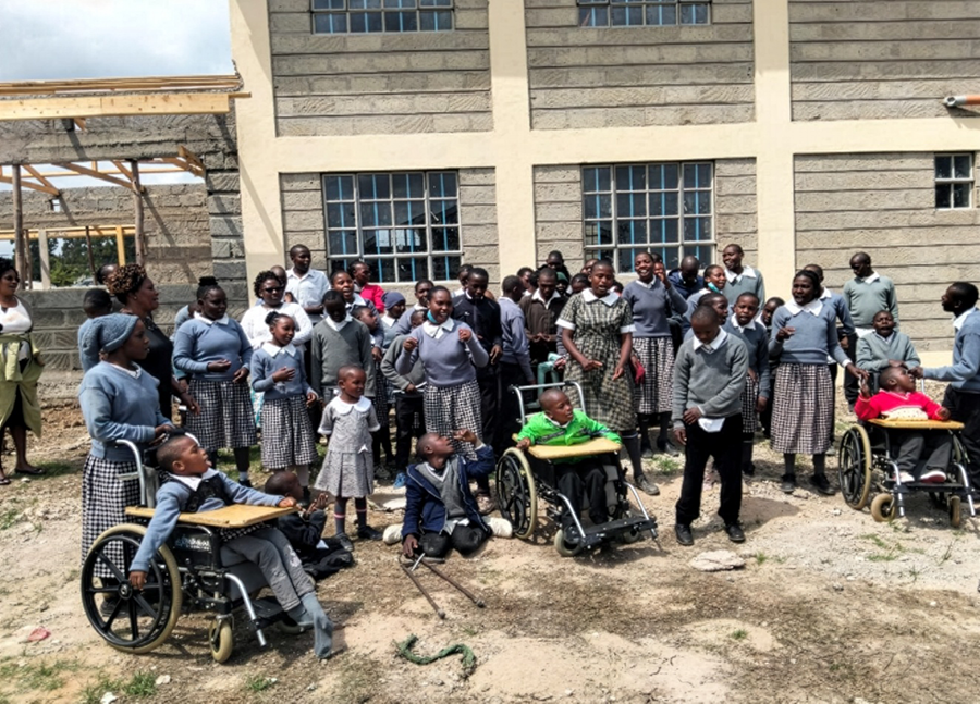 Bingwa Students and teachers with their farewell songs and a big thank you