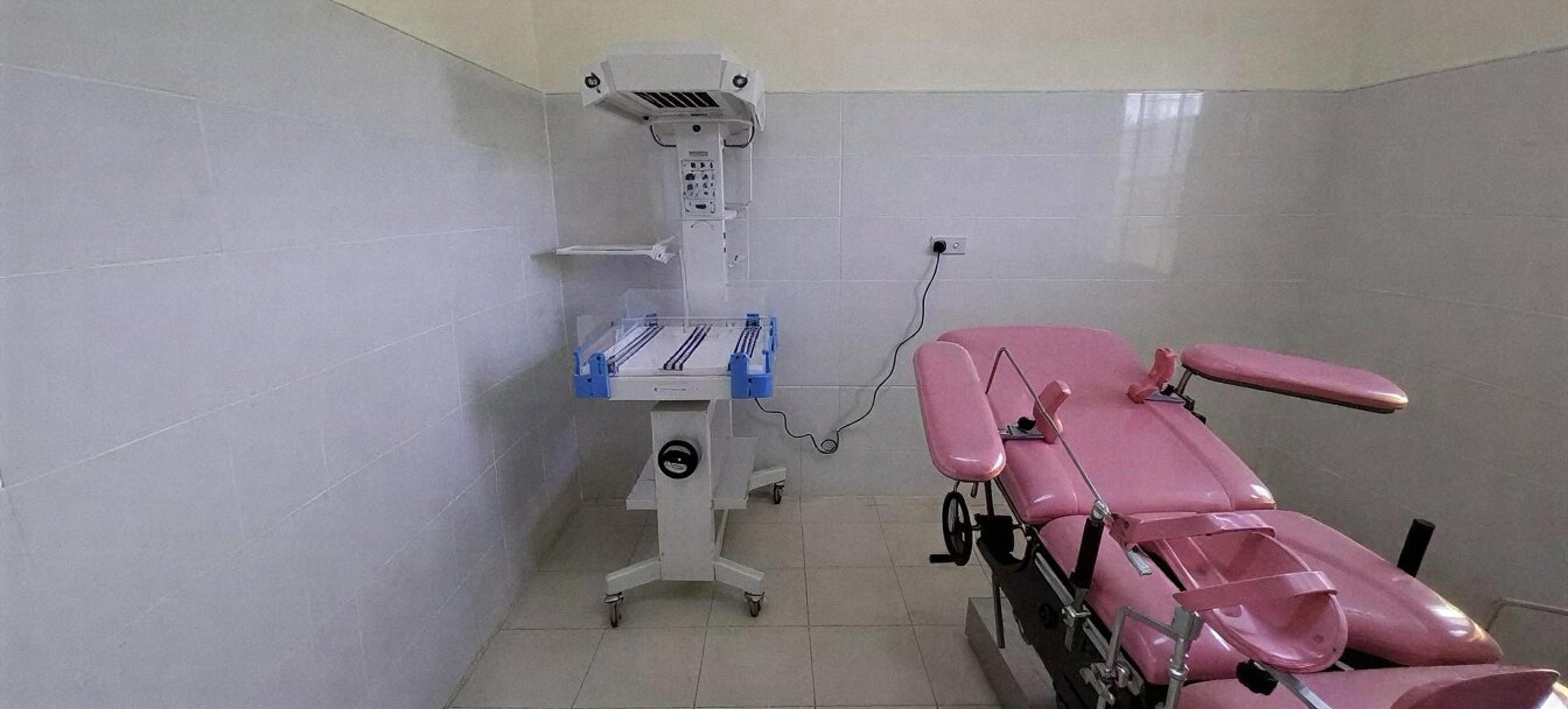Incubator in the delivery room