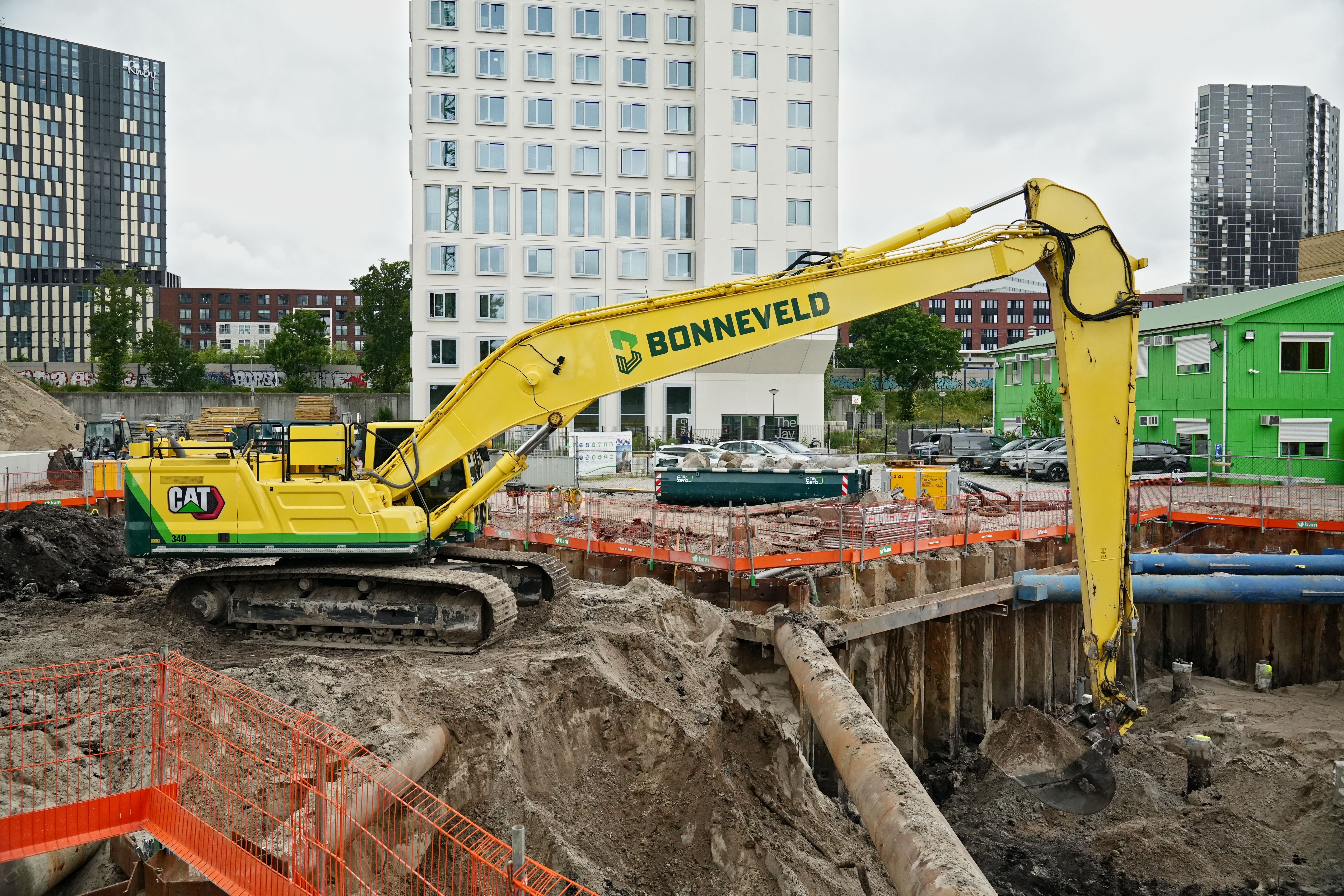 CAT 340 LRE shot