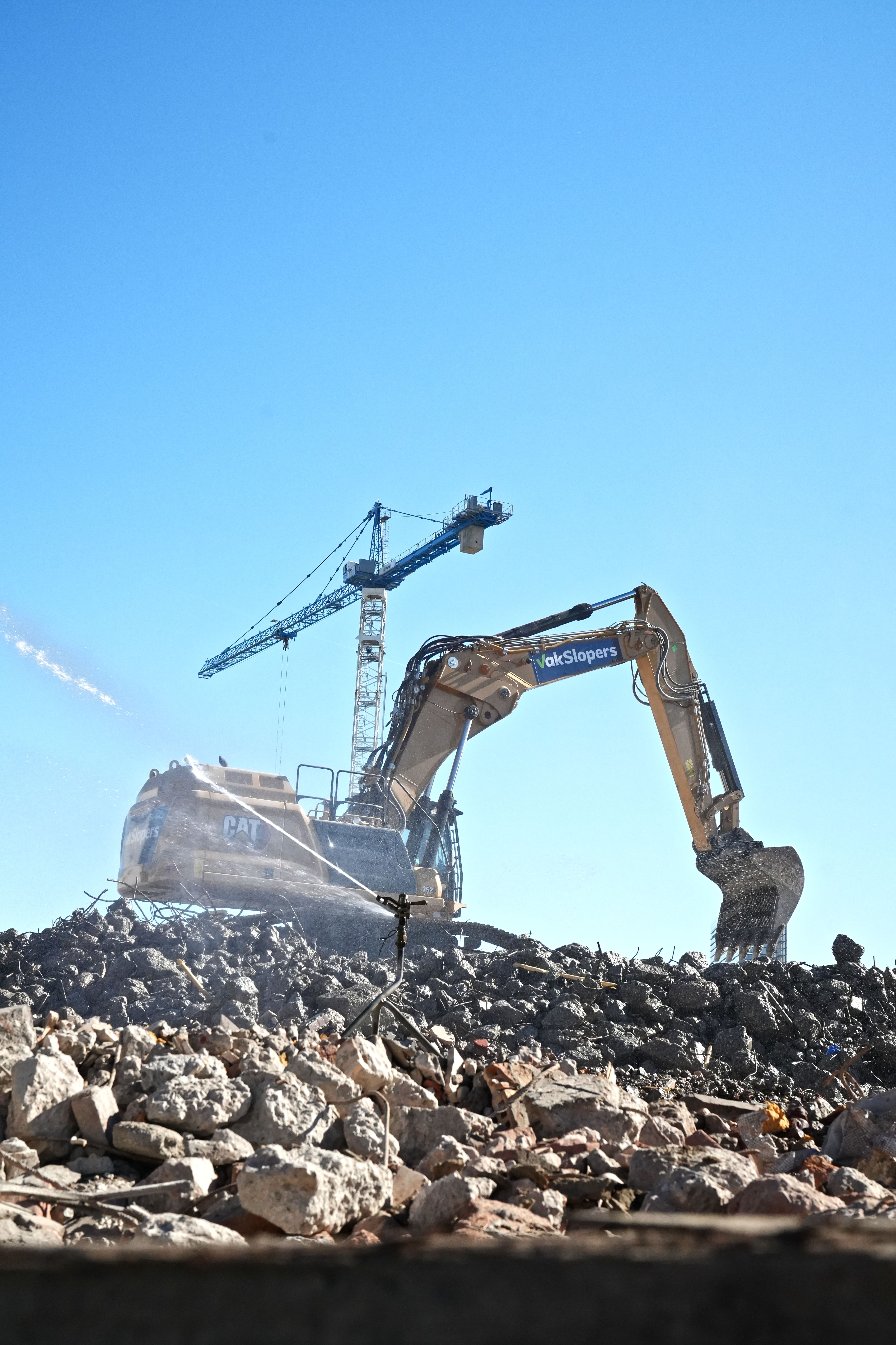 CAT 352 shot