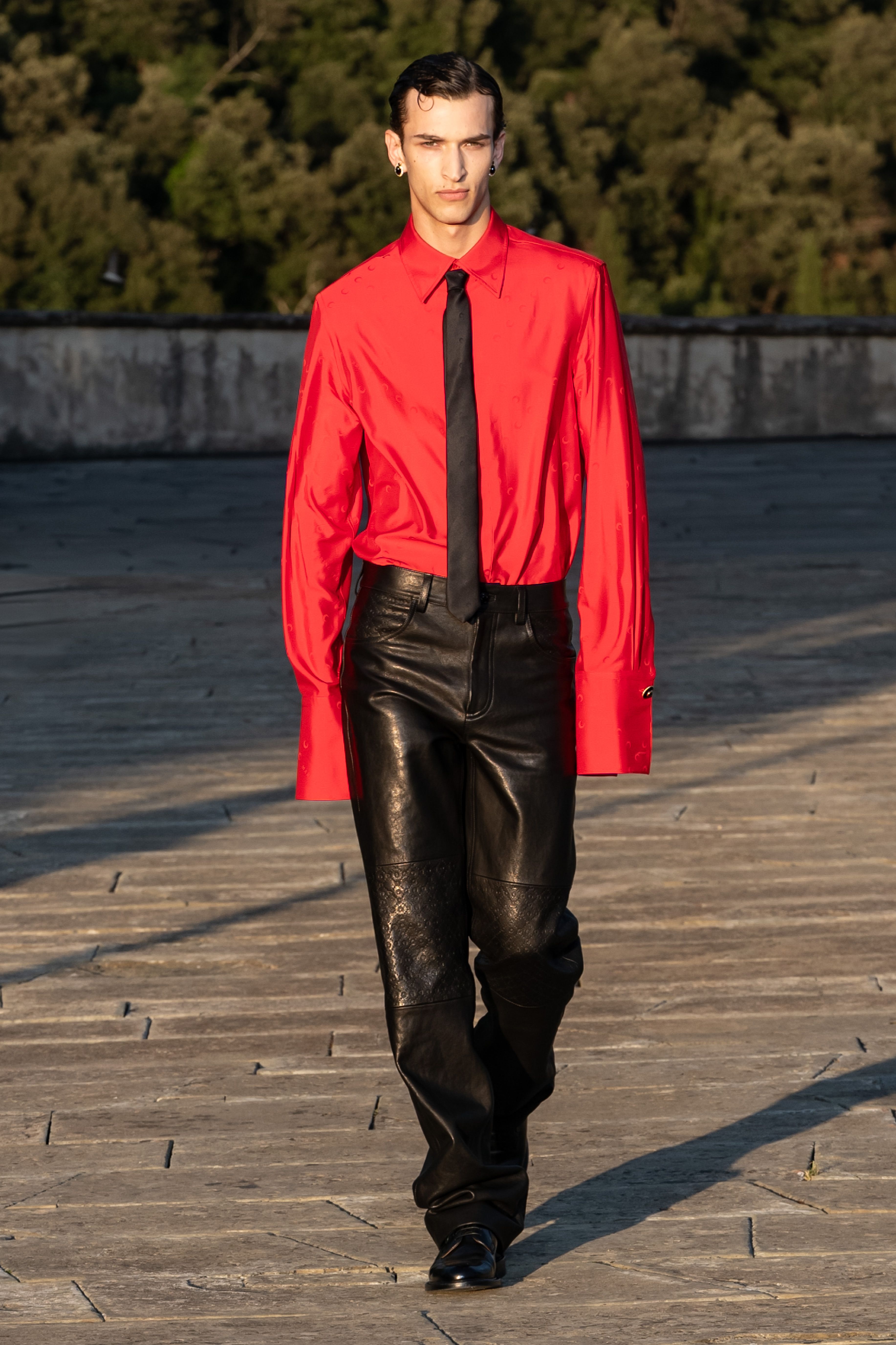 パンツ MARINE SERRE SS25 (UPA056A UWOV0007WH10) Marine Serre SS25 Runway Show Pitti Uomo 106 | Hypebeast