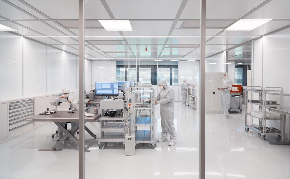 Missing alternative text