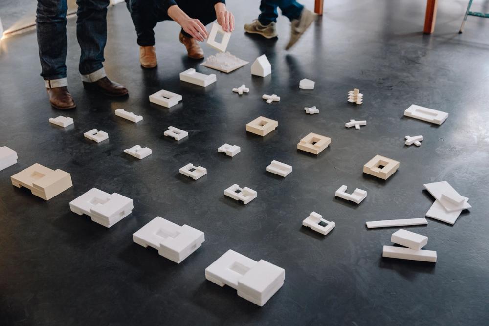 Missing alternative text