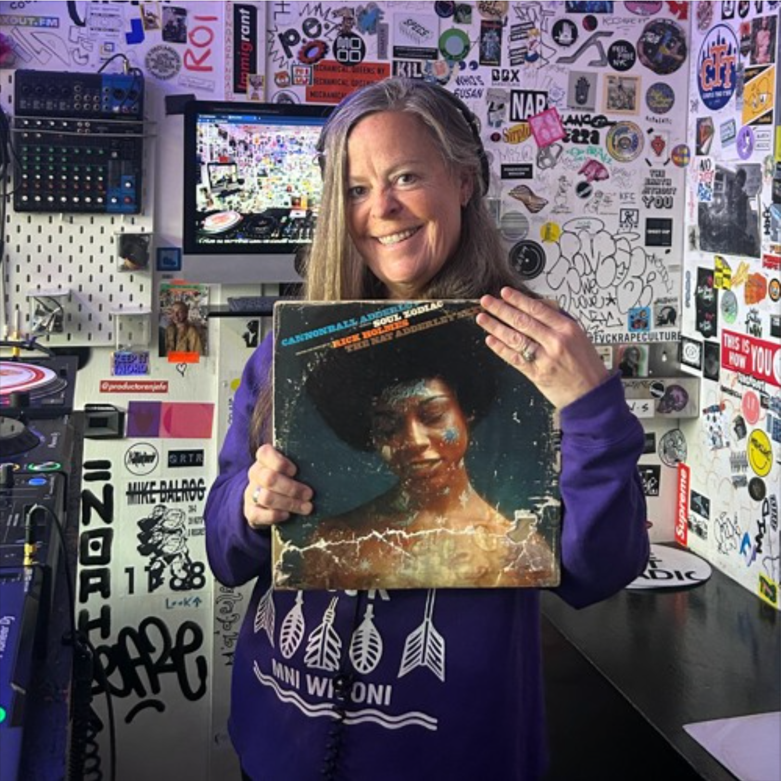 Love Injection with Jeannie Hopper - The Lot Radio - March 11, 2023