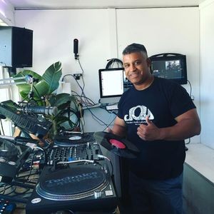 Love Injection with Elbin Reyes - The Lot Radio - July 23 2016