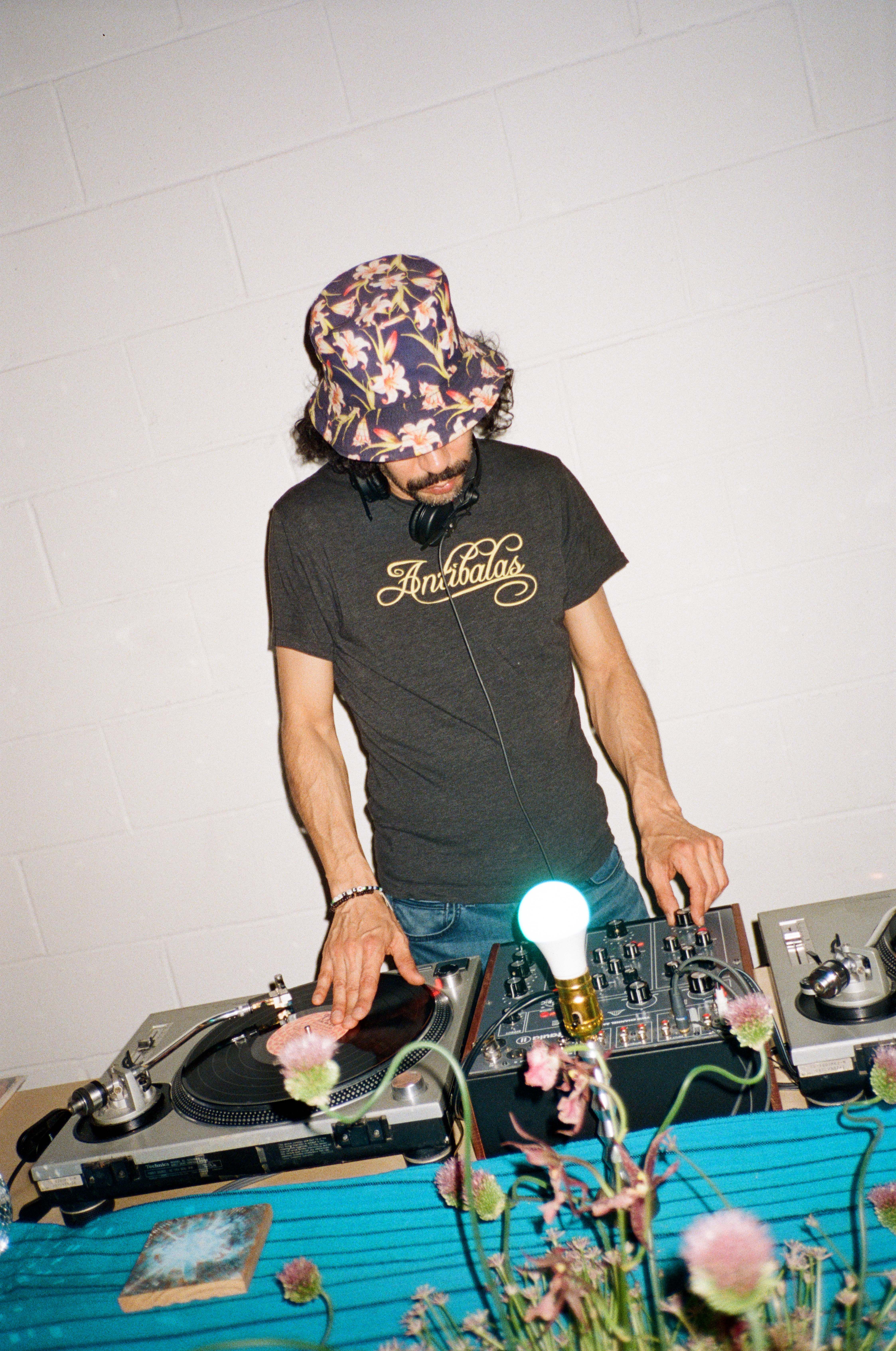 DJ Mickey Perez at Head Hi