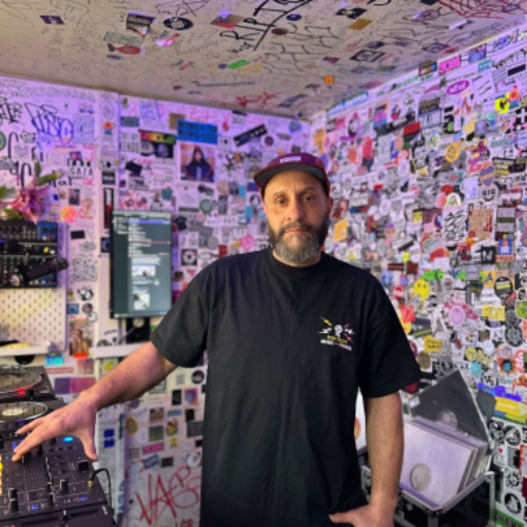 Love Injection invites Jose Valerio - The Lot Radio - January 17 2026