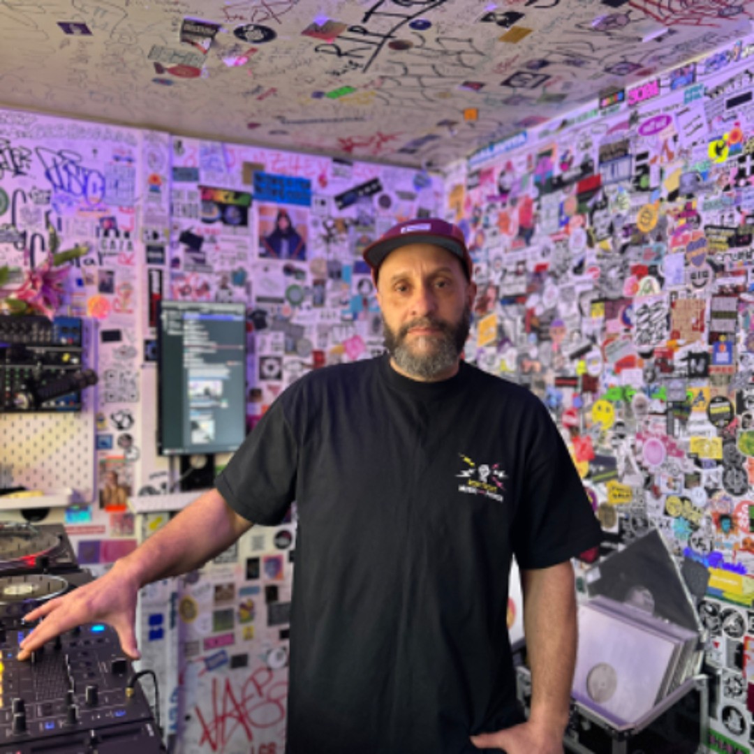 Love Injection invites Jose Valerio - The Lot Radio - January 17 2026