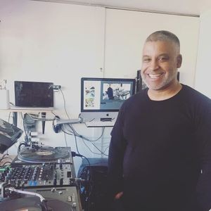 Love Injection with Elbin Reyes - The Lot Radio - April 8 2017