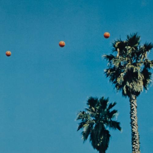 Throwing Three Balls In The Air to Get a Straight Line