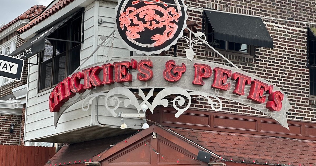 Chickie's & Pete's in Philadelphia
