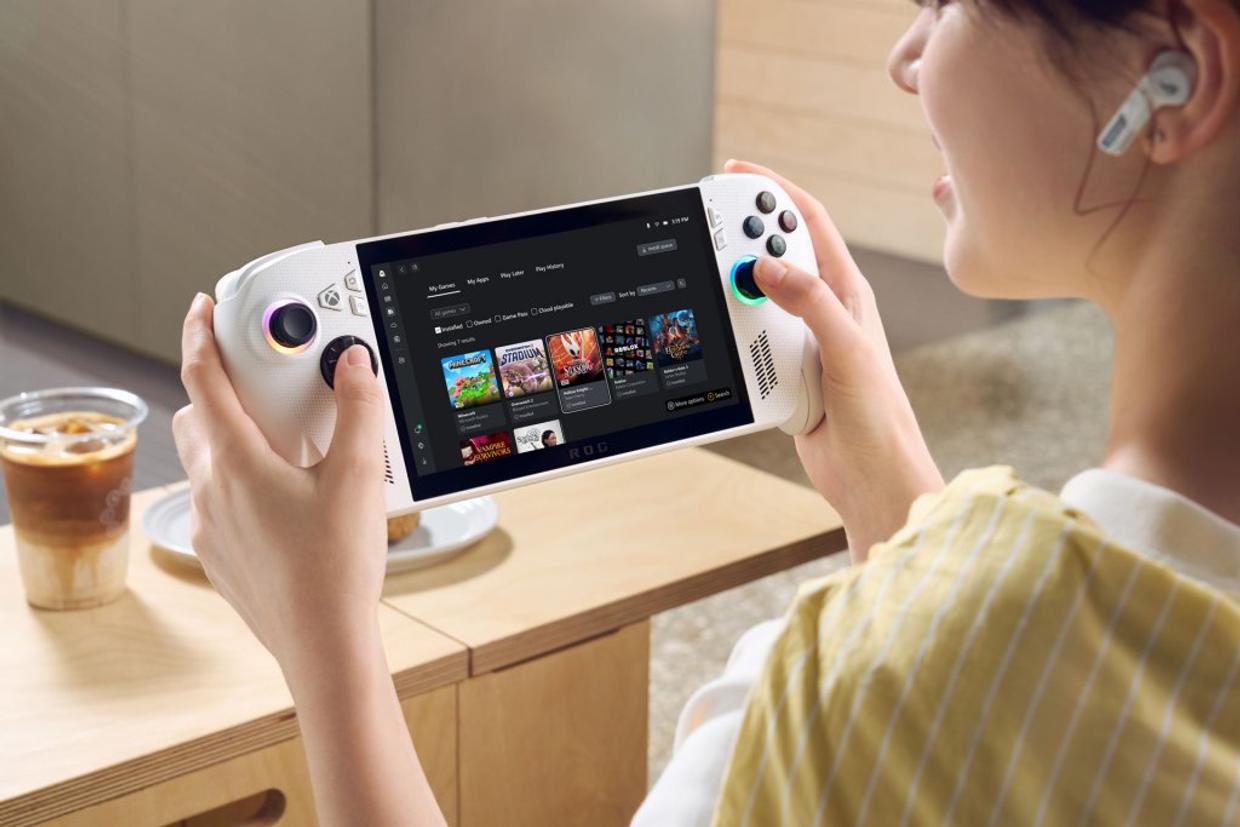 The Xbox Ally with the new full-screen Xbox experience on Windows / Image: Microsoft