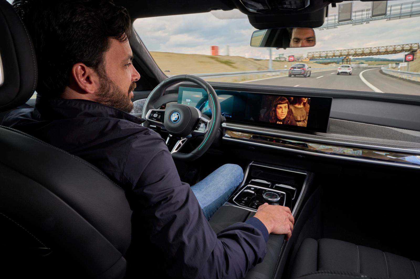 BMW Unveils New Personal Pilot L3 in 7 Series: The Future of Level 3 Autonomous Driving