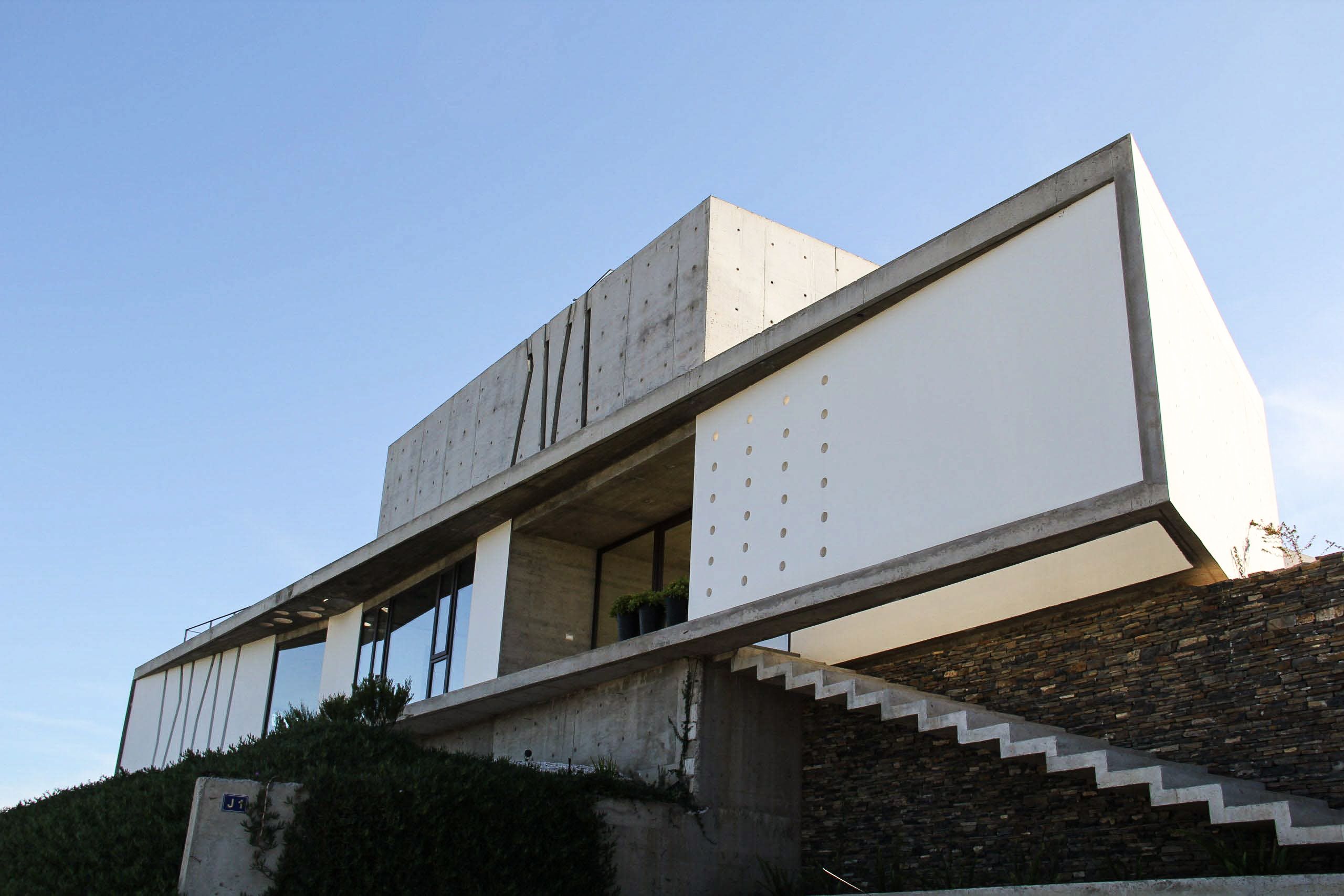 Casa J - 1 | Residential architecture · Román y Basualto Arquitectos — image 3