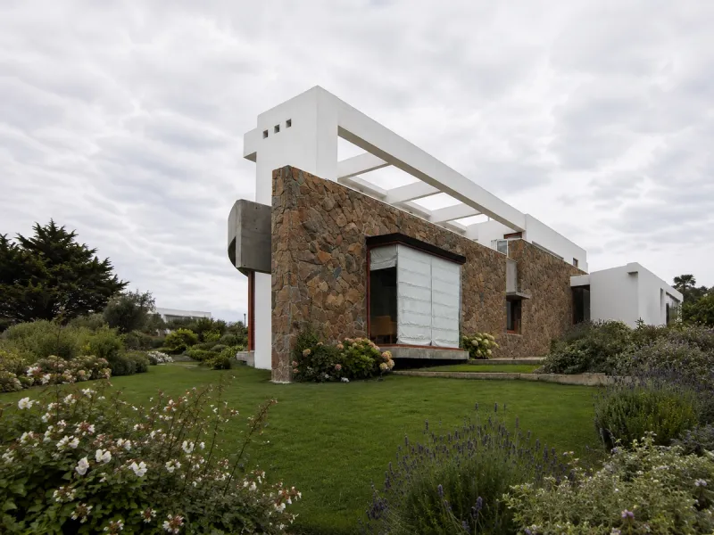 Casa J - 16 — Román y Basualto Arquitectos
