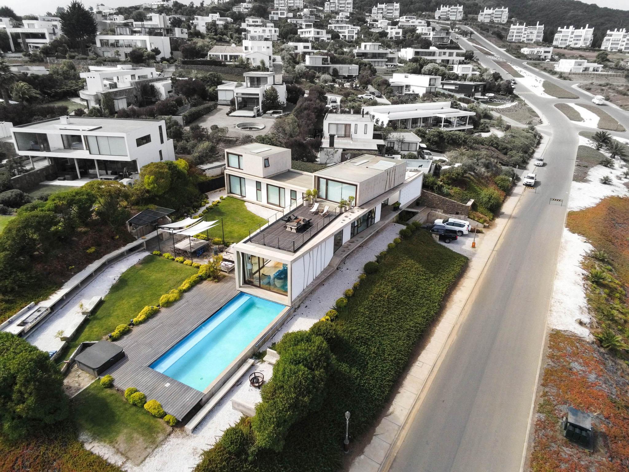 Casa J - 1 | Residential architecture · Román y Basualto Arquitectos — image 1