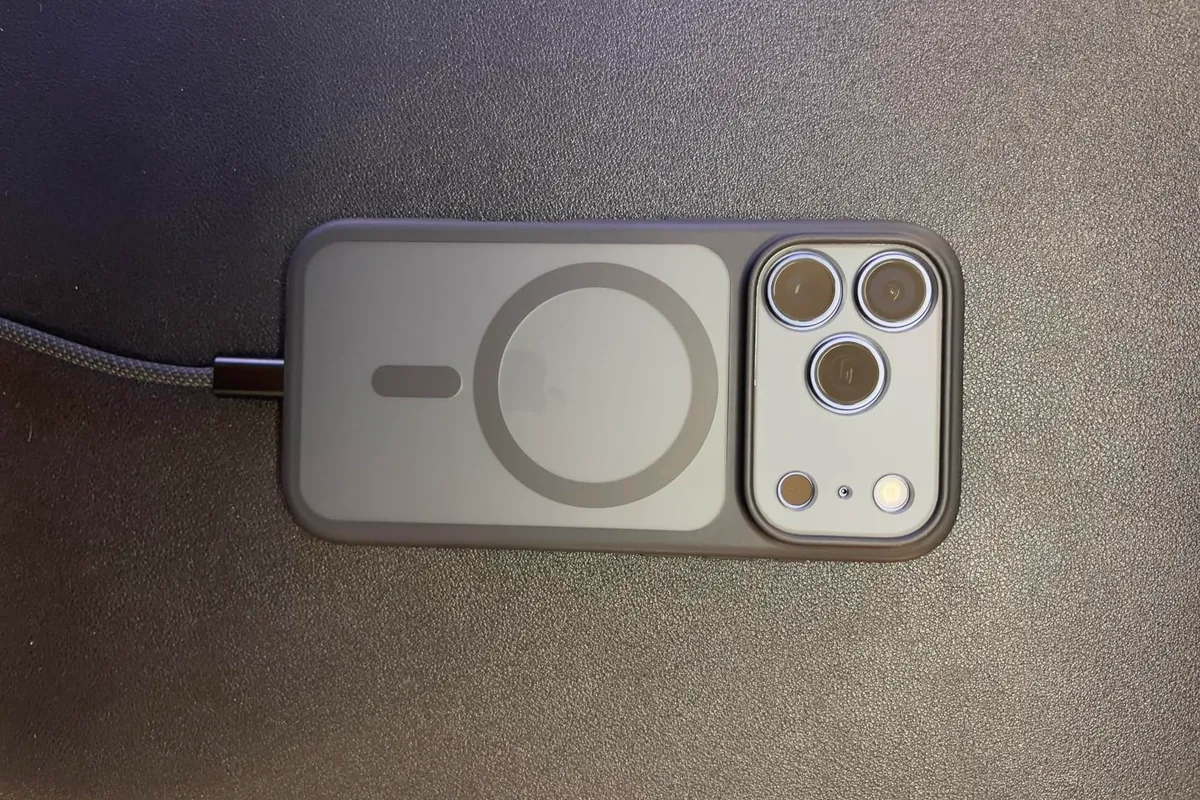 TOCOL for iPhone 17 Pro Max Case – Elegant Matte Protection with MagSafe Power (2025)