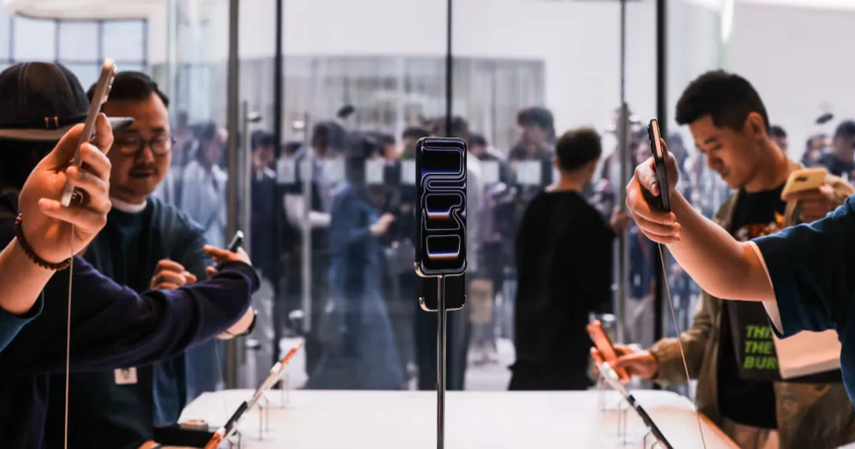 Apple's iPhone 17 Launch Sparks Long Queues at Beijing Flagship Store