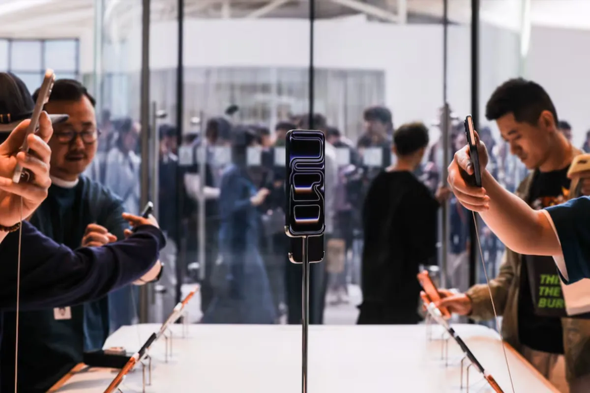 Apple's iPhone 17 Launch Sparks Long Queues at Beijing Flagship Store