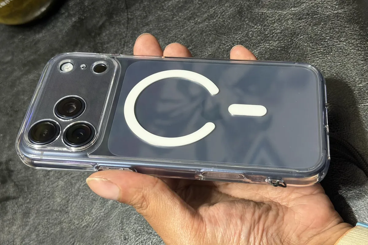 Spigen Ultra Hybrid MagFit Case for iPhone 17 Pro Max – Crystal Clear Strength Meets MagSafe Power (2025)