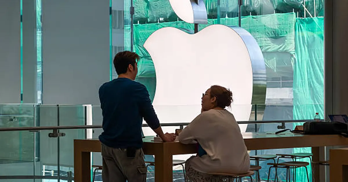 Apple Hires Ex-Google Executive to Lead AI Marketing Ahead of Siri Upgrade