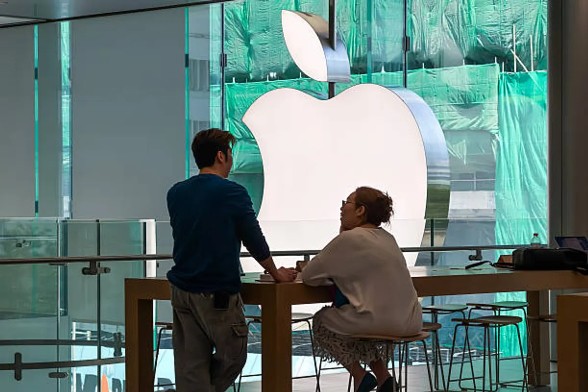 Apple Hires Ex-Google Executive to Lead AI Marketing Ahead of Siri Upgrade