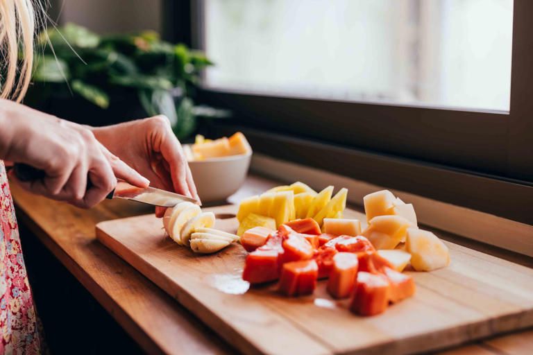 10 Proven Foods That Burn Fat Naturally in 2025