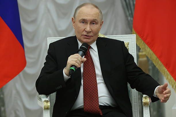 Putin Offers to Mediate Iran‑Israel Peace Plan; Trump Fires Back: “Do Me a Favor”