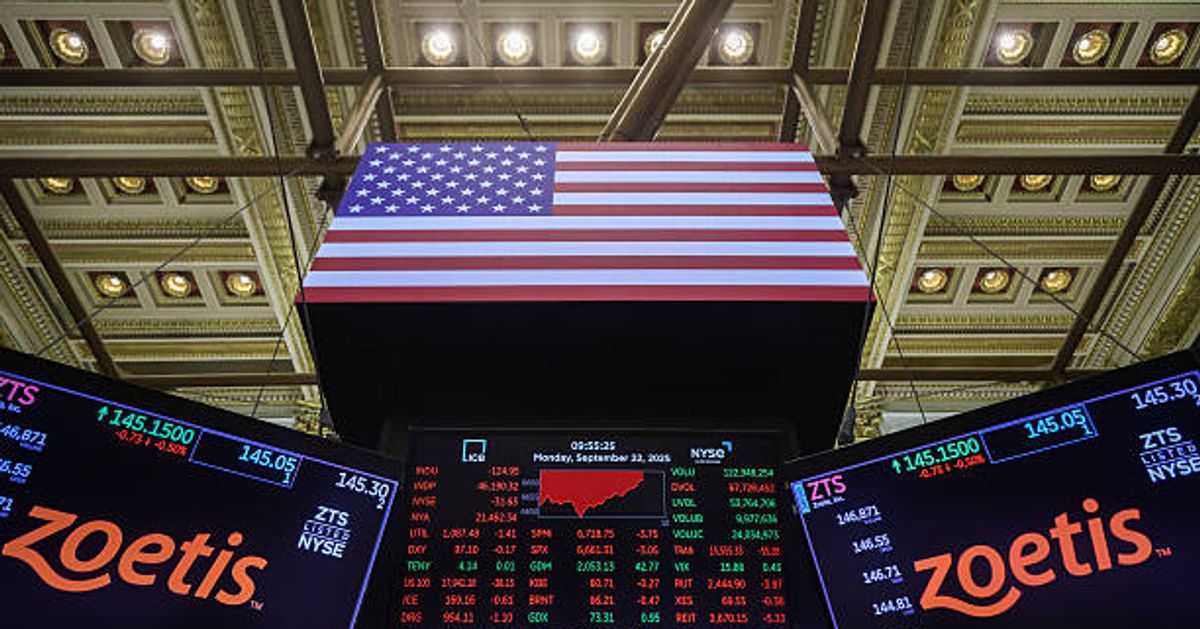 Dollar Slips Against Euro and Swiss Franc as Markets React to Fed Speeches