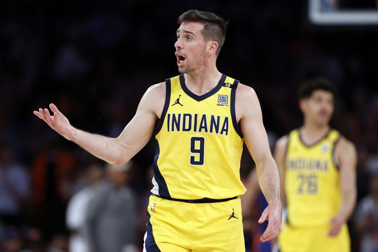 LeBron James Calls Out Pacers’ TJ McConnell After Heated On-Court Exchange