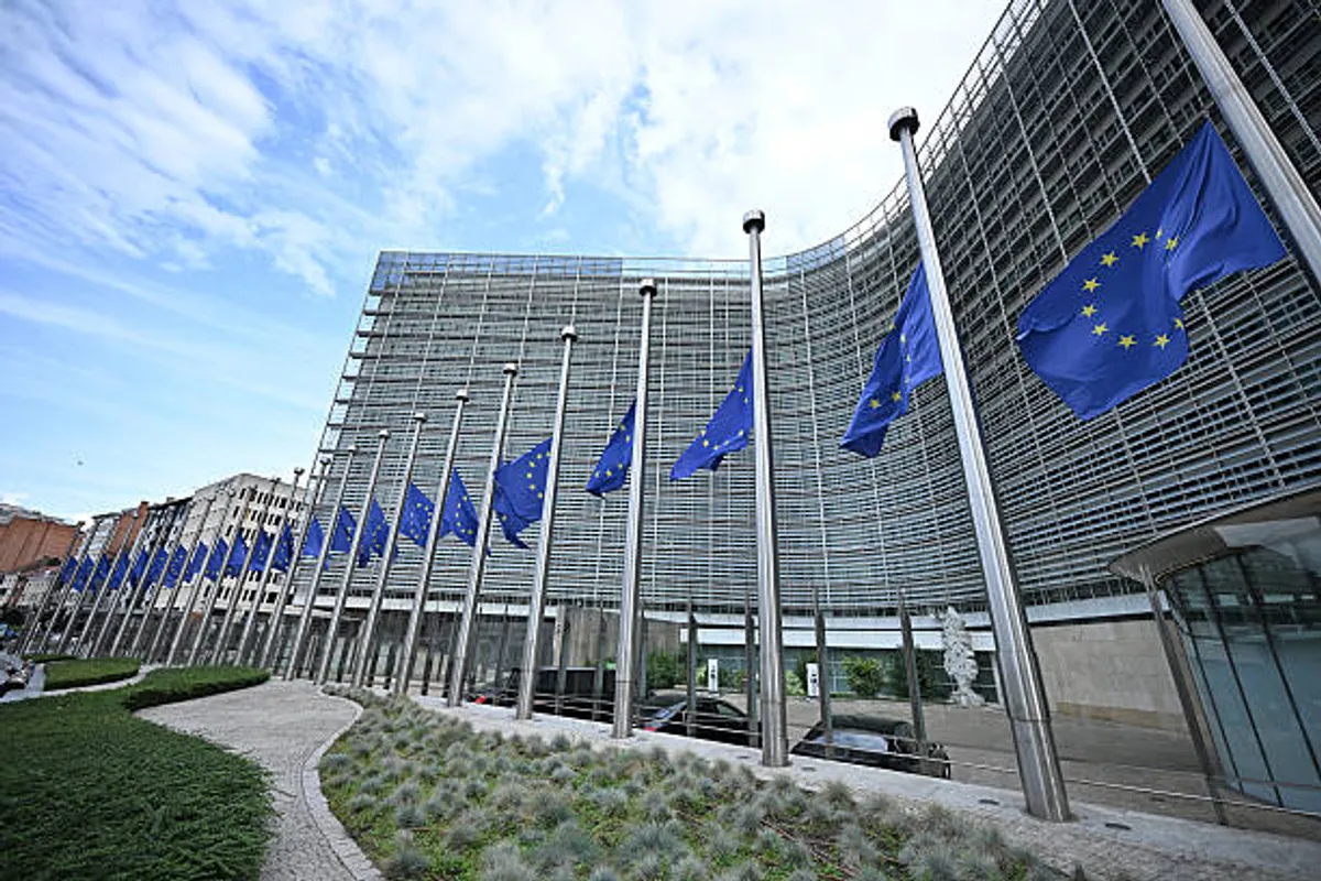 EU Presses Apple, Google, and Microsoft Over Efforts to Combat Online Financial Scams