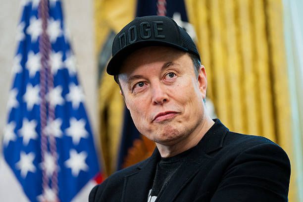 Elon Musk’s Starlink on White House Roof Sparks National Security Alarm