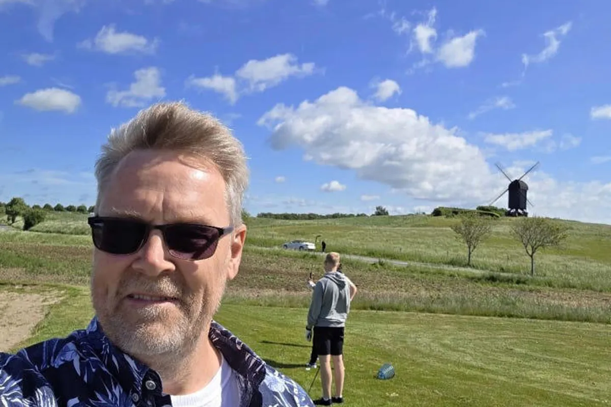 Laid Off After 23 Years, Former Microsoft Employee Still Shows Up to Work Out of Loyalty to Team and Customers