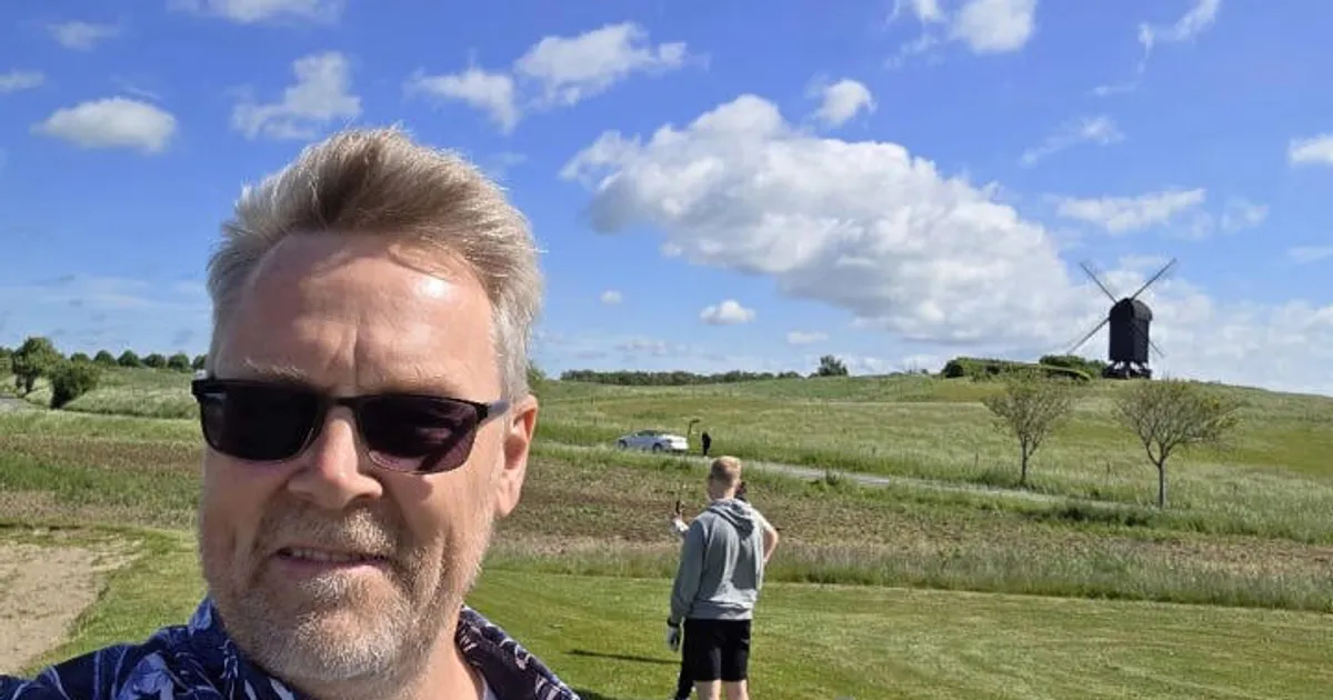 Laid Off After 23 Years, Former Microsoft Employee Still Shows Up to Work Out of Loyalty to Team and Customers