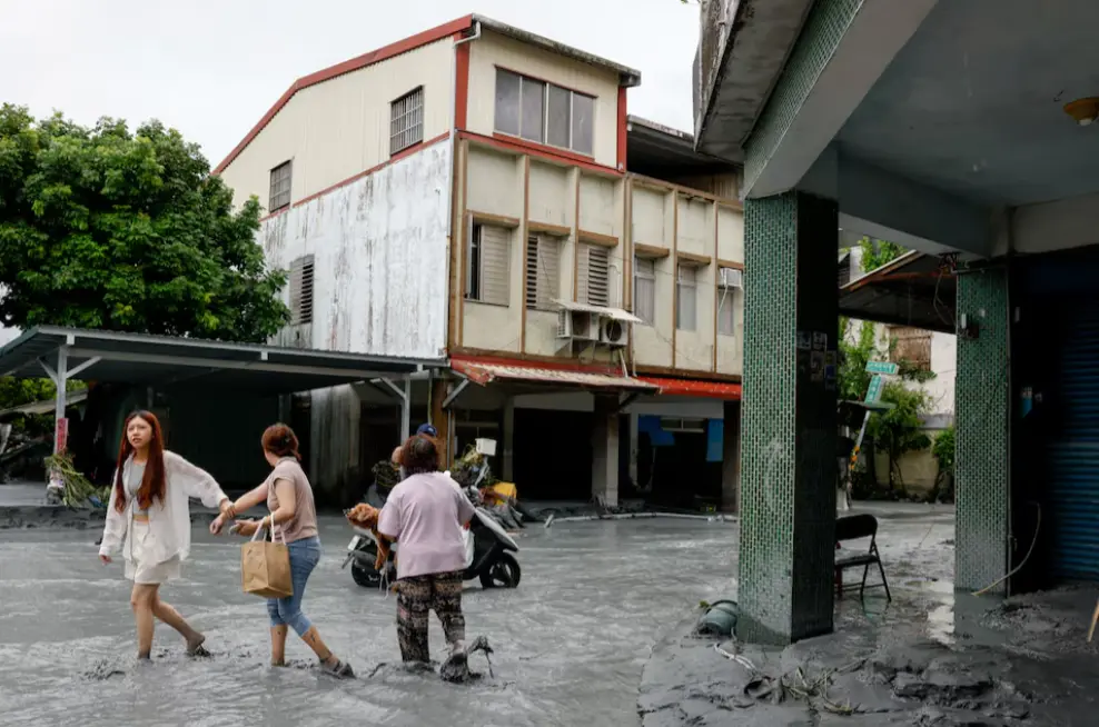 New Flood Fears Grip Evacuees After Super Typhoon Ragasa Kills 17 in Taiwan