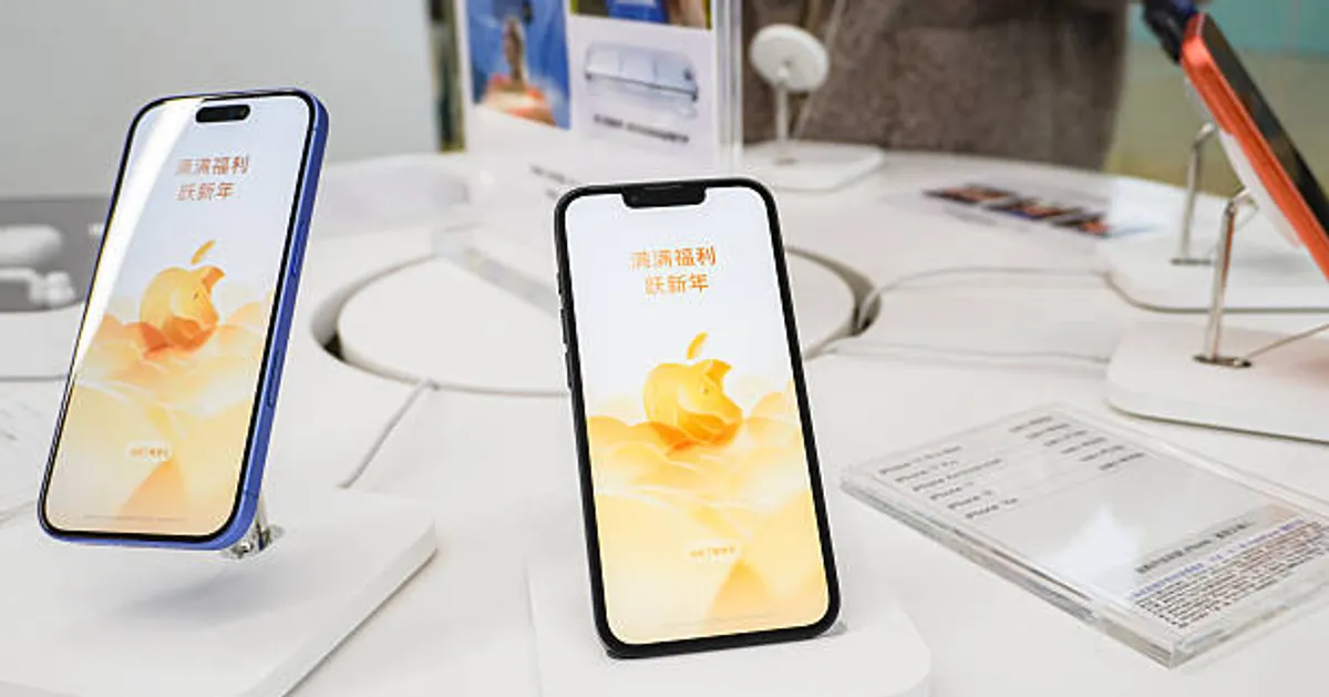 Strong iPhone Demand Set to Drive Apple’s Holiday Results as Google AI Deal Draws Attention