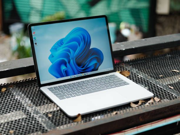 Microsoft’s Windows Update Woes: Resolving App Installation Issues in 2025