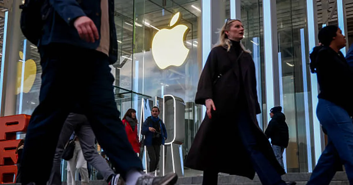 Apple Shares Rise as Holiday iPhone Forecast Eases Supply-Worry