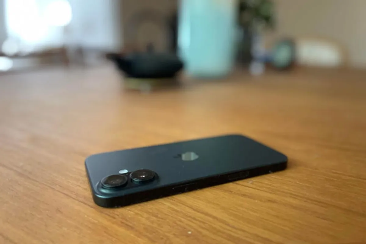 3 Reasons Some Smartphone Users Always Keep Their Devices Facedown